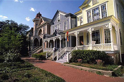 Fine old houses along the cobblestone streets take you back to the genteel days of the Old South.